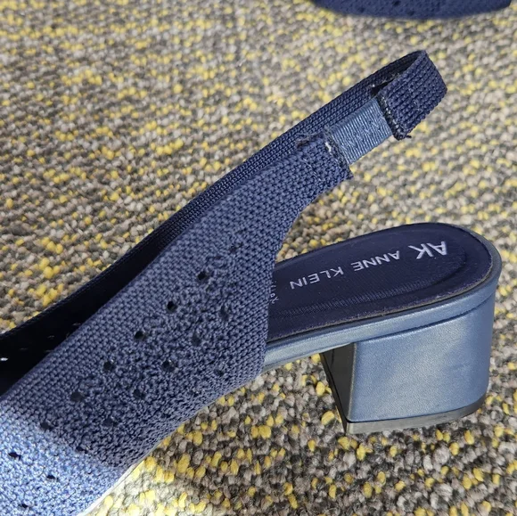 Anne Klein Navy Knit Slingback Heels Size 7 - Picture 14 of 14